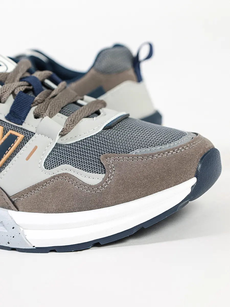 Кроссовки комбинированные в стиле колор-блок